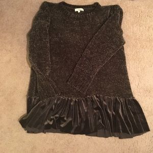 Dark green chenille sweater w/ velvet ruffle edge